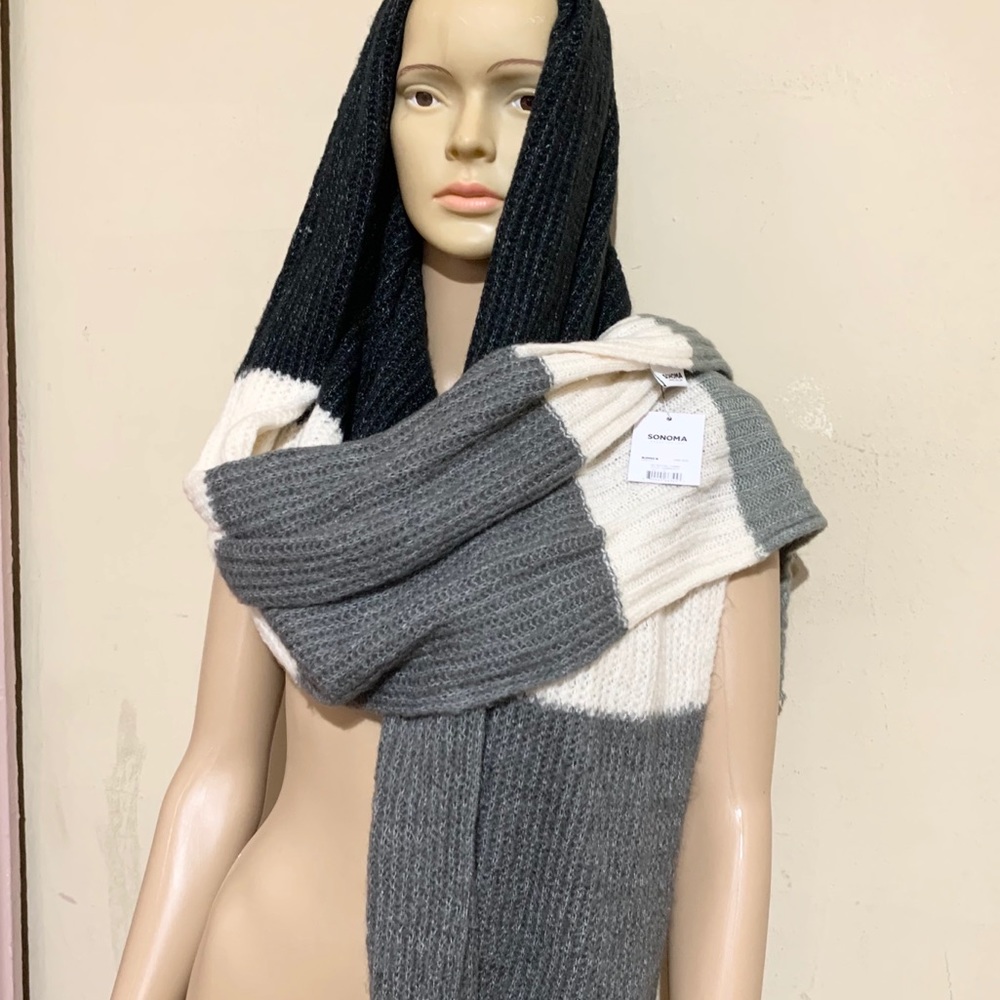 New with tags  Sonoma “the supercozy scarf” grey /cream/ black striped